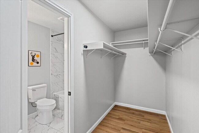 Building Photo - 2411 Glen Field Dr