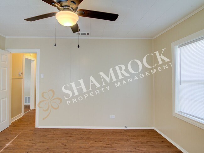 Building Photo - 2/1 Waco ISD House