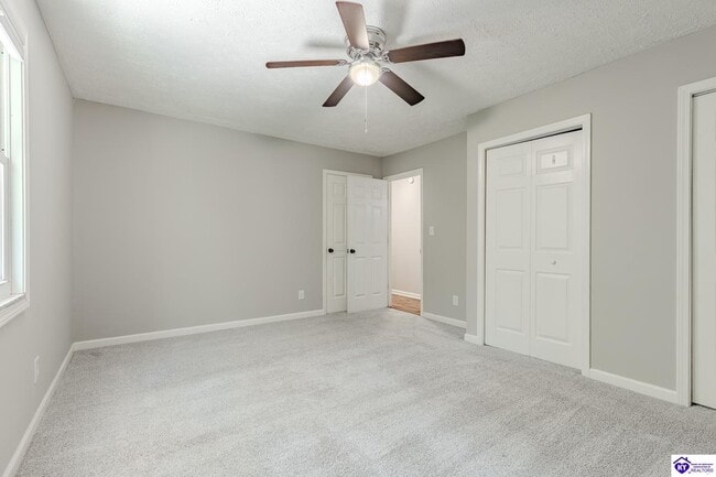 Building Photo - 343 Meadowview Dr