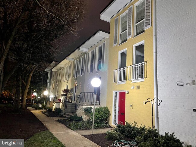 Building Photo - 803 Delaware Ave SW