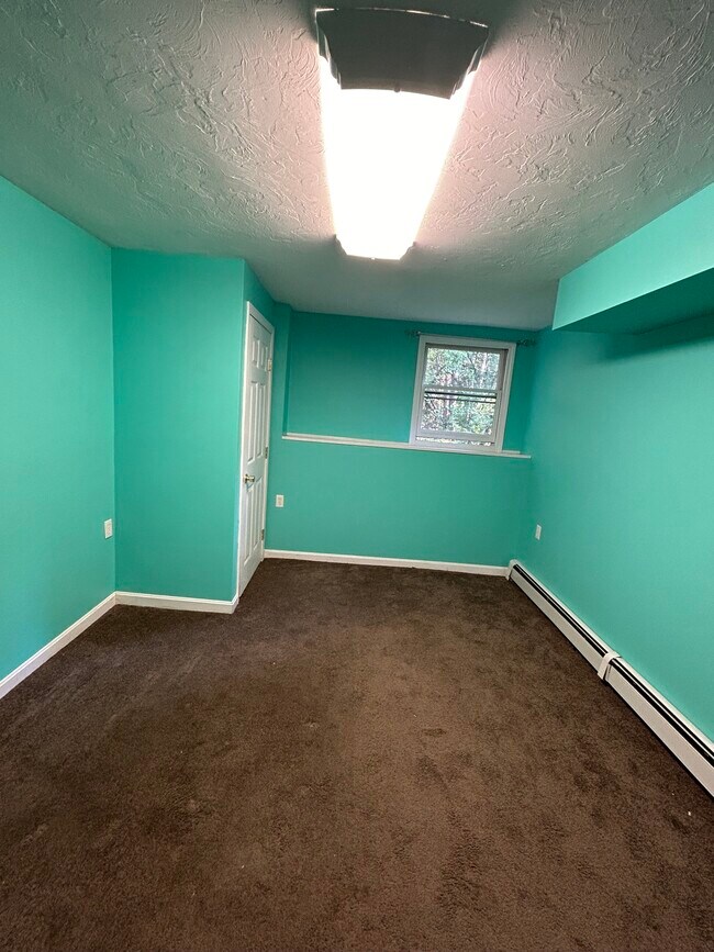 Building Photo - 165 Colby Dr