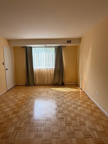 Building Photo - 9921 Bustleton Ave