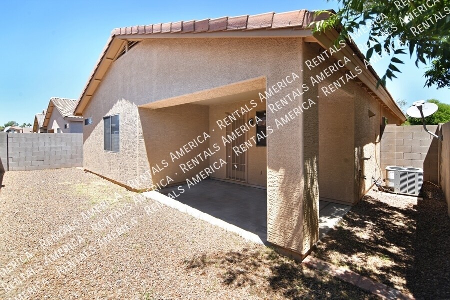 Building Photo - 865 E Impreria St