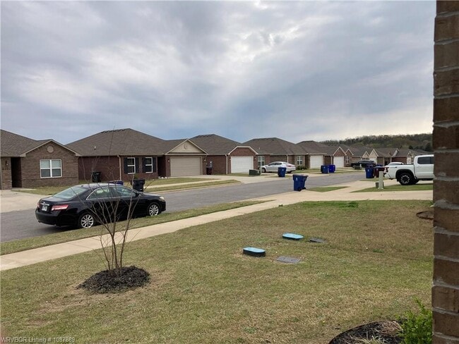 Building Photo - 8004 Dogwood Dr