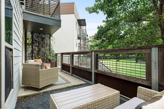 Building Photo - 2505 Thornton Rd