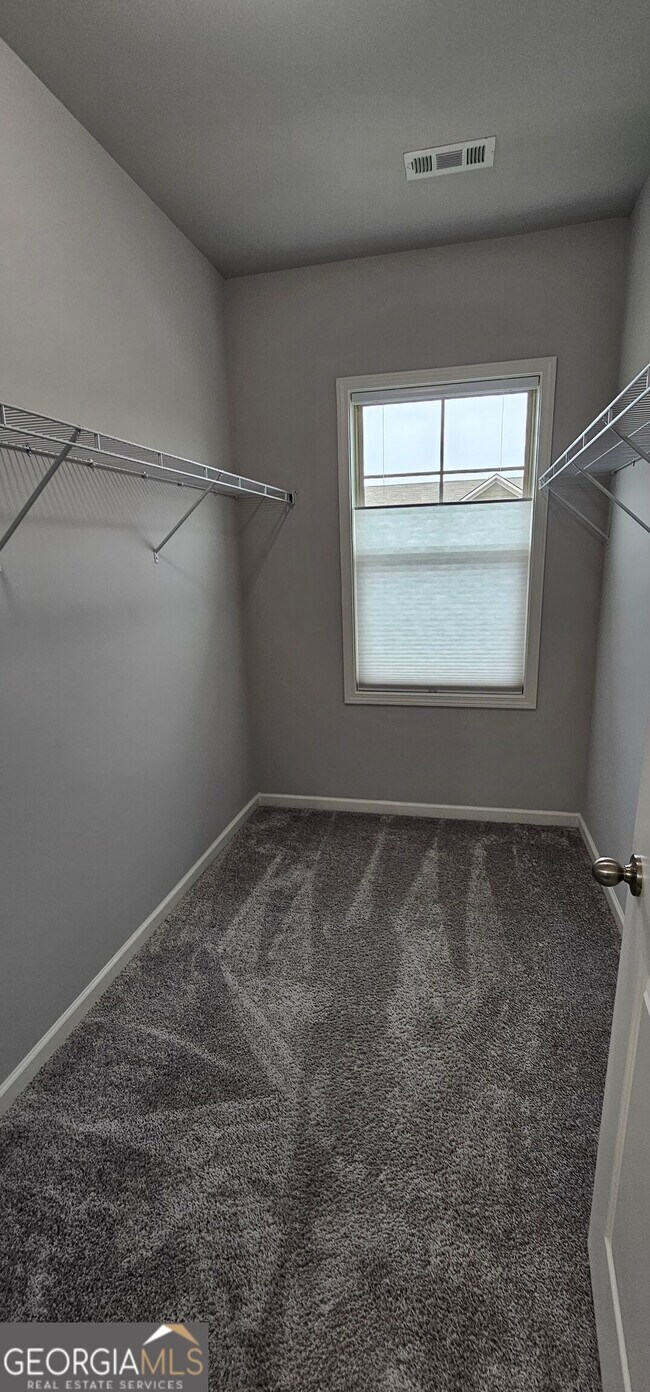 Building Photo - 352 Newshaw Dr