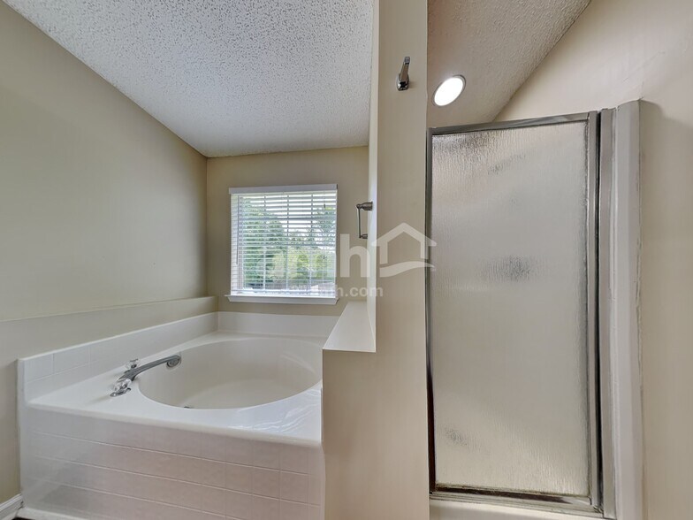 Building Photo - 28 Blue Lake St