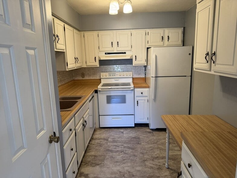 Building Photo - 3438 Villa Ridge