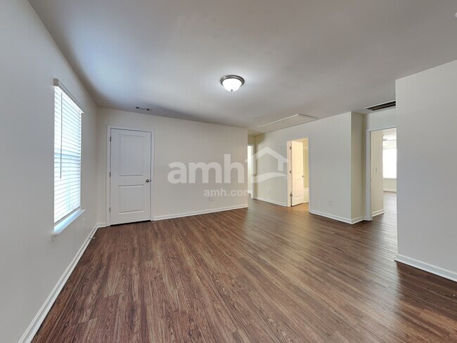 Building Photo - 307 Camp dr