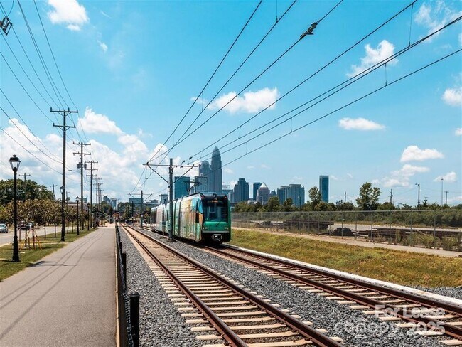 Building Photo - 1824 N Brevard St