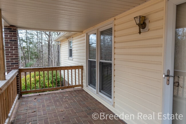 Building Photo - 160 Crump St