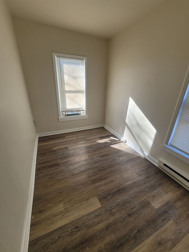 Building Photo - 9 E Lee St