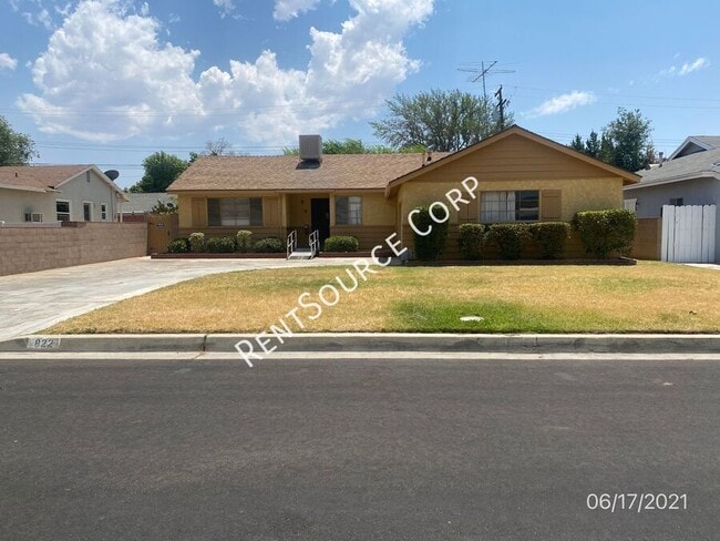Primary Photo - 822 W Ave J 9