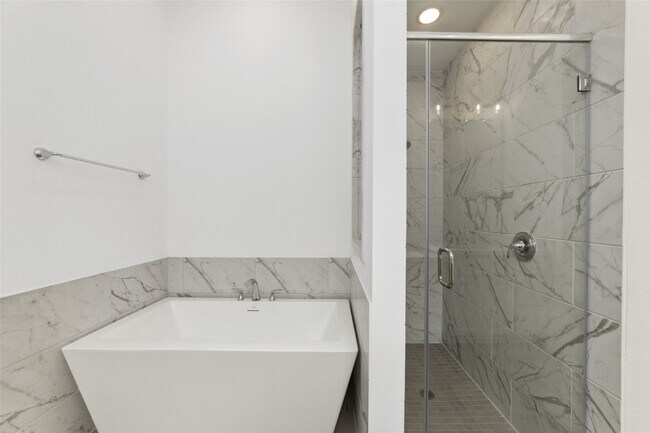 Building Photo - 7315 Camden Crestwood Way