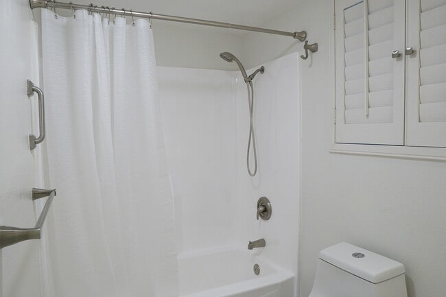 Building Photo - 353 E Via Escuela
