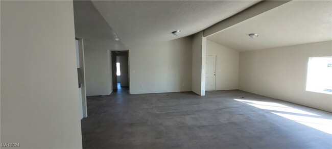 Building Photo - 5533 Tres Piedras Rd