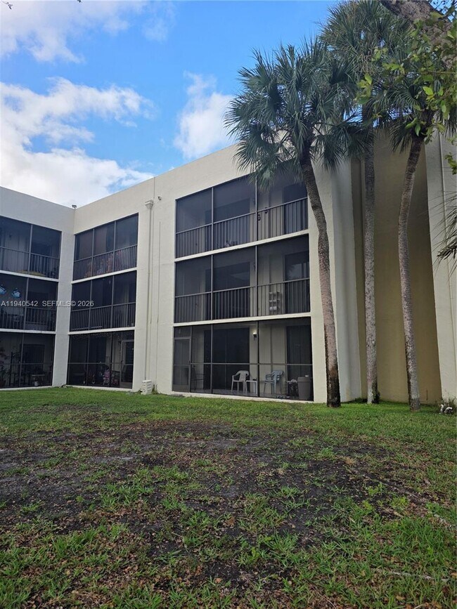 Building Photo - 8065 SW 107th Ave