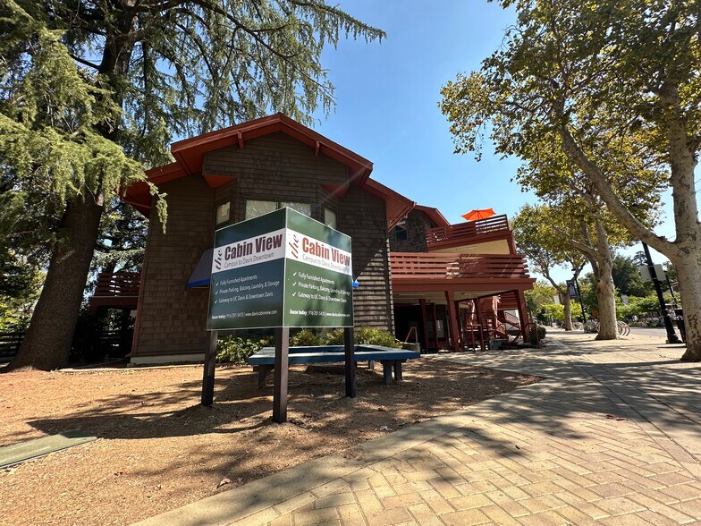 Building Photo - 207 3rd St