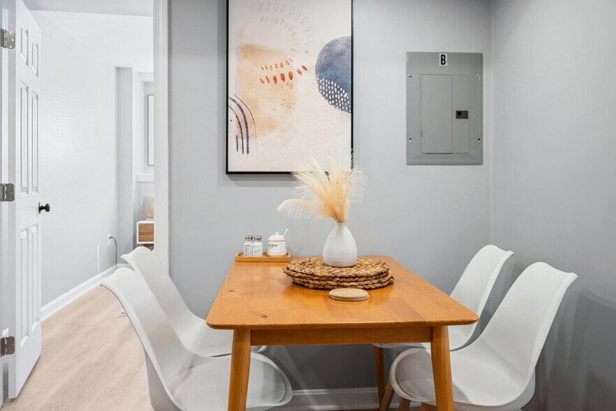 Building Photo - 81 Luna St