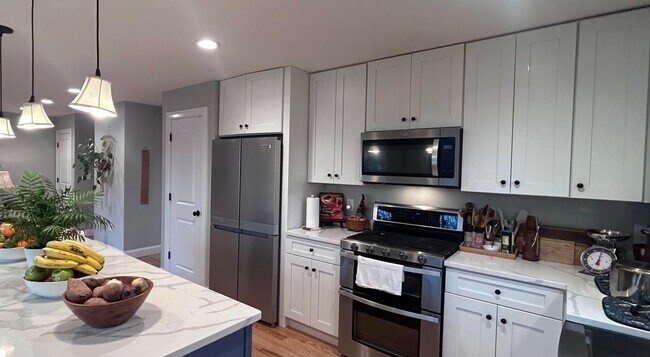 Building Photo - 13A Cedar Ridge Dr