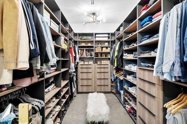 Building Photo - 2215 NE 19th St