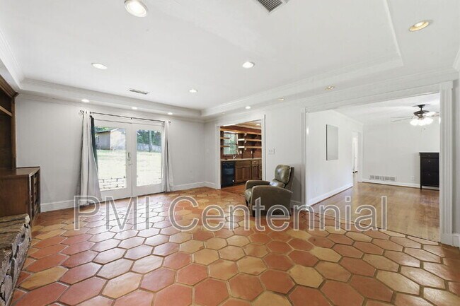 Building Photo - 2649 Homeland Dr