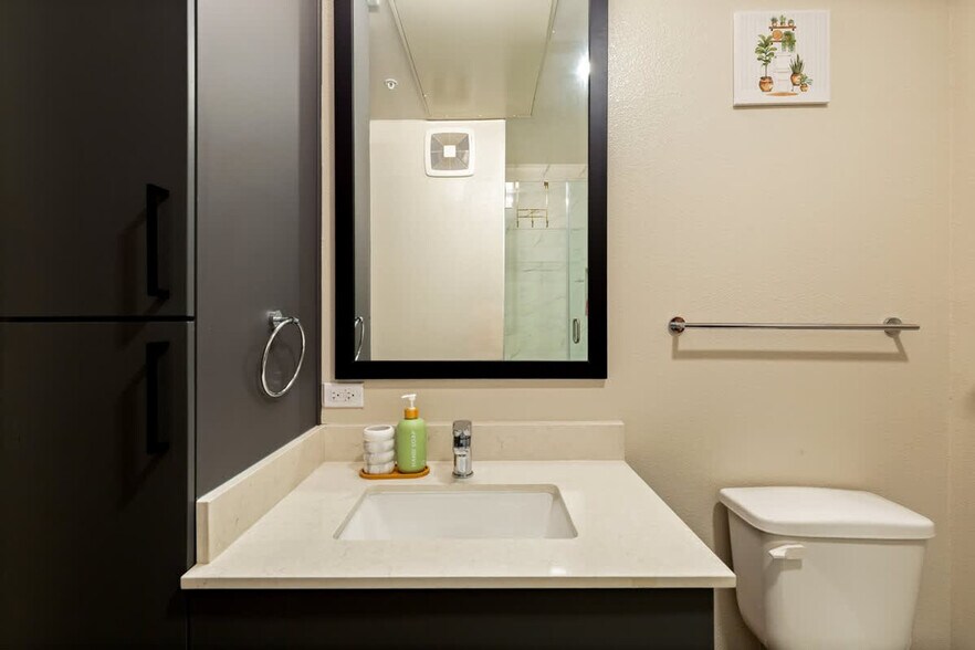 Building Photo - 9127 Research Blvd