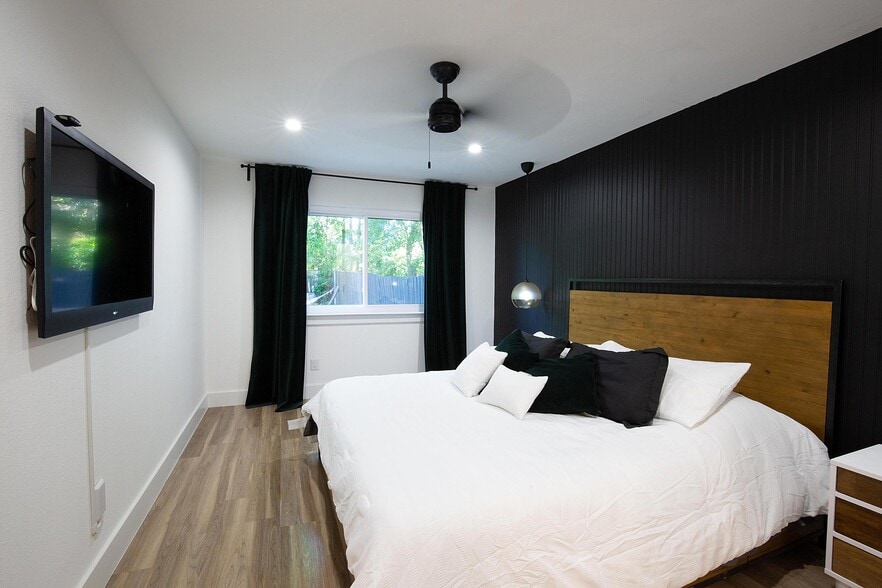 Building Photo - 12340 Little Emily Way