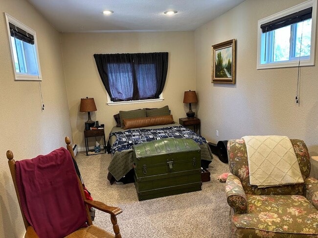 Building Photo - Fantastic Home in City Park North - Has it...