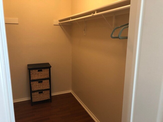 Building Photo - UT PRE-LEASE: 2 BR / 2 BA - Top Floor Unit...