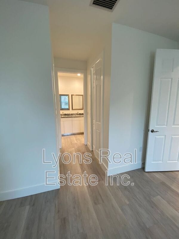 Building Photo - 2635 Starview Ave