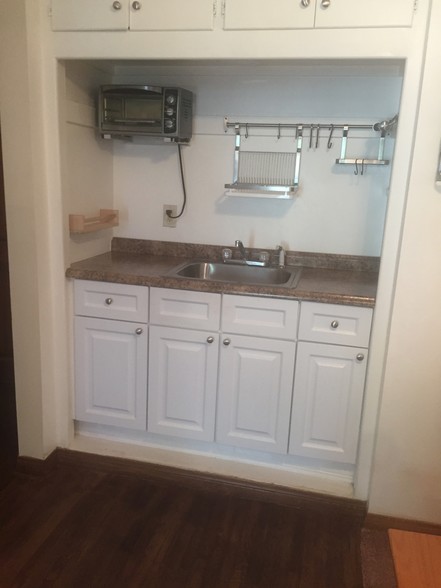 Kitchenette - 13215 Ottoman St