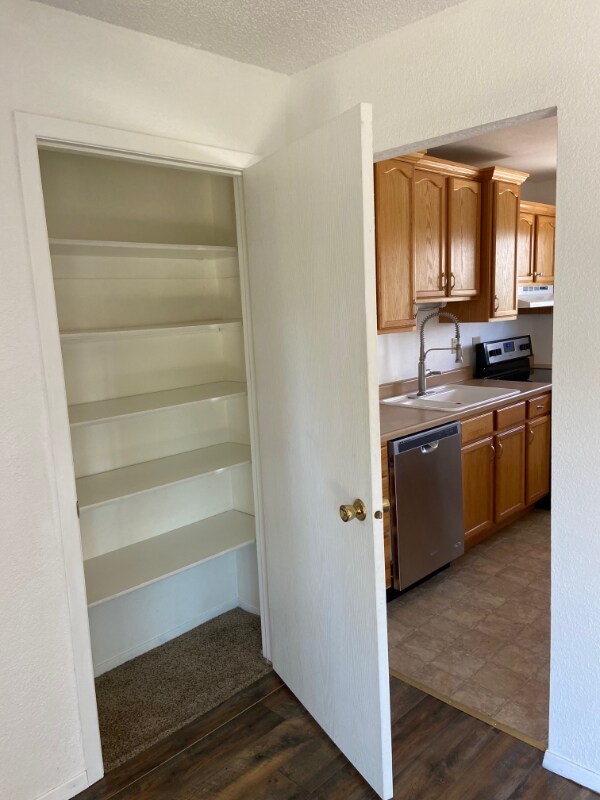 Building Photo - 718 Darby St