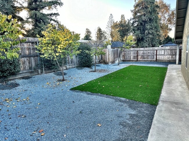 Building Photo - 1622 S Peppertree Ct