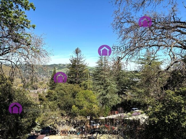 Building Photo - 790 Solana Dr