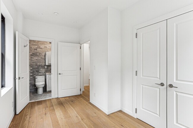 Interior Photo - The Buchanan