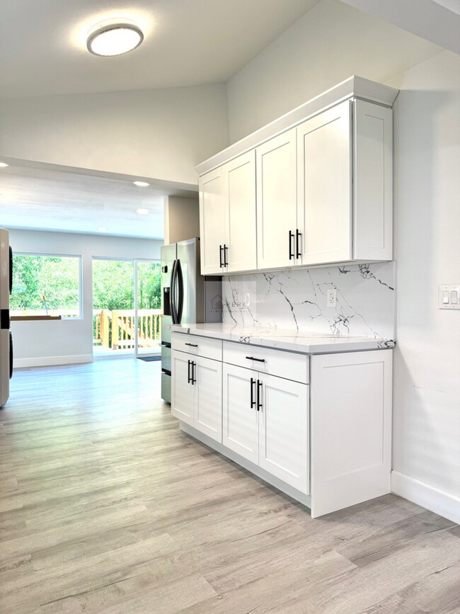 Building Photo - Updated 2 Bed, 1 Bath | South Beacon Hill | Private Patio + Parking