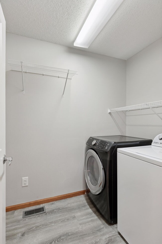 Building Photo - 15130 Fanning Dr N