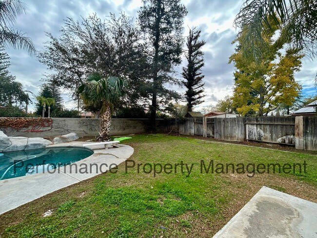 Building Photo - Stunning 4 Bed/3 Bath Home in The Oaks w/ Pool, Solar & $0 Deposit Option