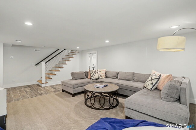 Building Photo - 8 Kirock Pl