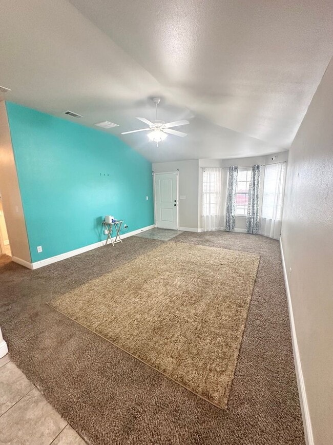 Building Photo - 4 Bed 2 Bath Ready to Rent ASAP!