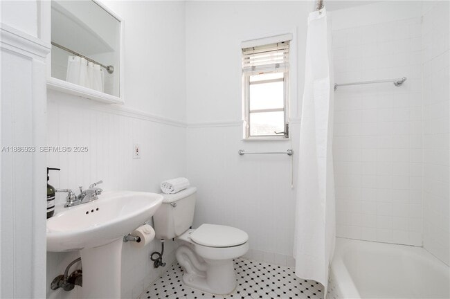 Building Photo - 501 SW 24th Rd