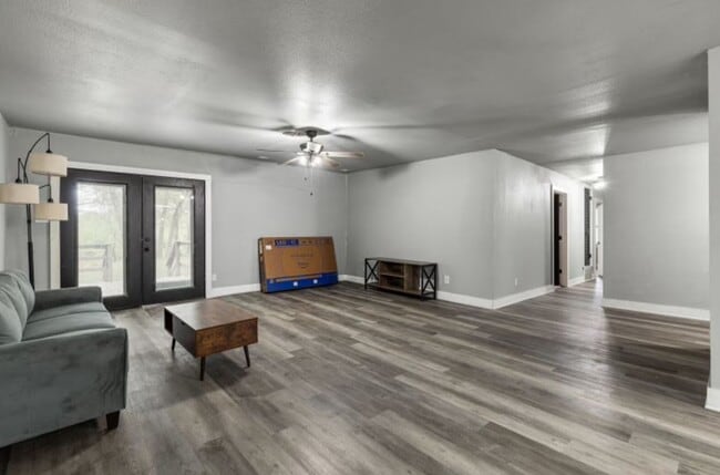 Building Photo - Fully Furnished Room for Rent- $550- Loren...