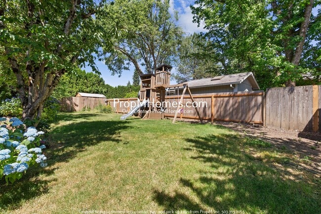Building Photo - Updated Three Bedroom Home in Tigard!