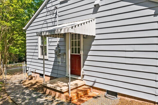 Building Photo - Beautiful 2 bedroom, 1 bath home near Downtown Durham, High-end Finishes and fenced-in backyard!