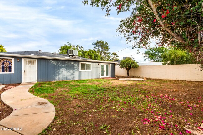 Building Photo - 7340 N 7th Ave