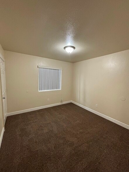 Building Photo - 639 E 87th Pl