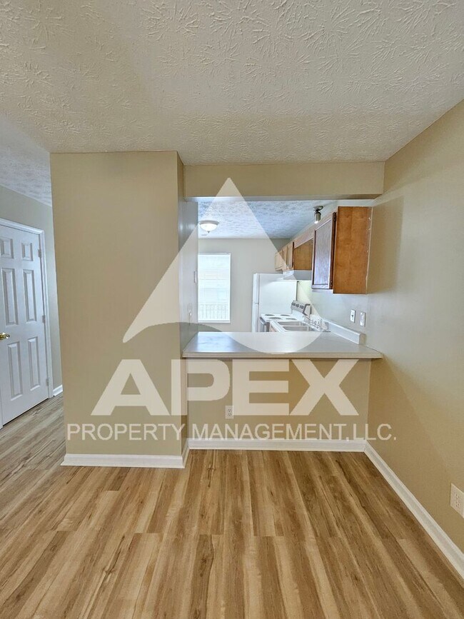Building Photo - MOVE-IN SPECIAL,NO RENT TIL JUNE 1ST! - Nice 2 Bd | 1.5 Ba Townhouse in West Knox Condo Community!