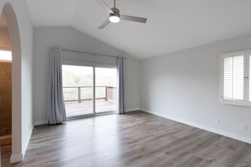 Building Photo - 4744 Golden Ridge Dr