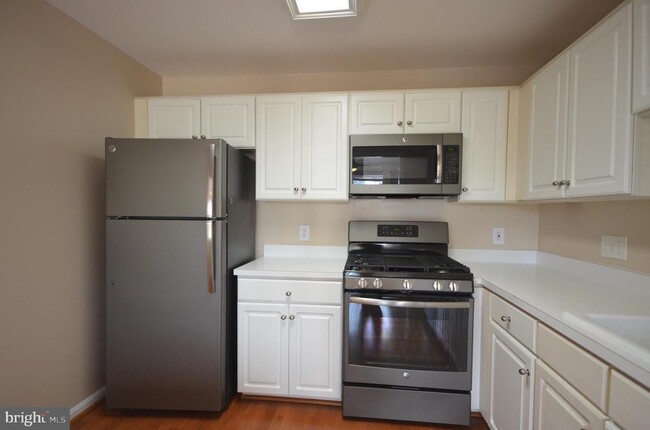 Building Photo - 46891 Eaton Terrace